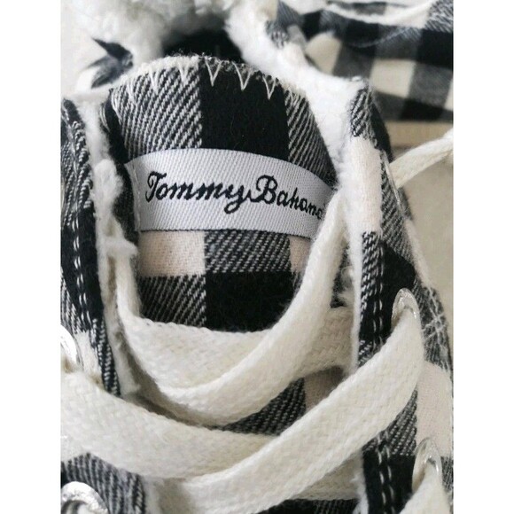 Tommy Bahama Womens Size 7 Canvas Memory Foam Casual Shoe Black Cream Preloved - Picture 4 of 16